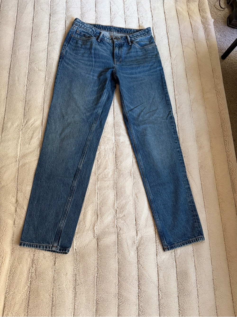 🥳 *SALE* Vuori Vintage Relaxed Fit Men’s Jeans, Medium Wash, 30” x 30